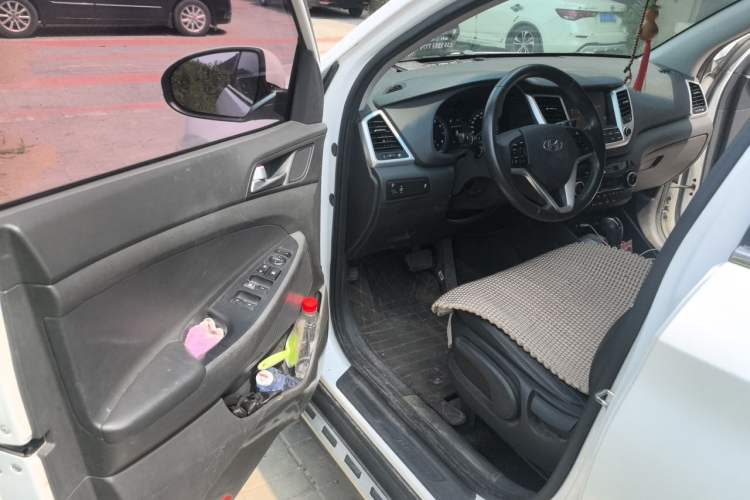 Used Hyundai Tucson 2015 1.6T Dual-Clutch Two-Wheel-Drive Leading Model Driver Seat