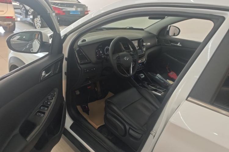 Used Hyundai Tucson 2015 1.6T Dual-Clutch Two-Wheel-Drive Leading Model Driver Seat