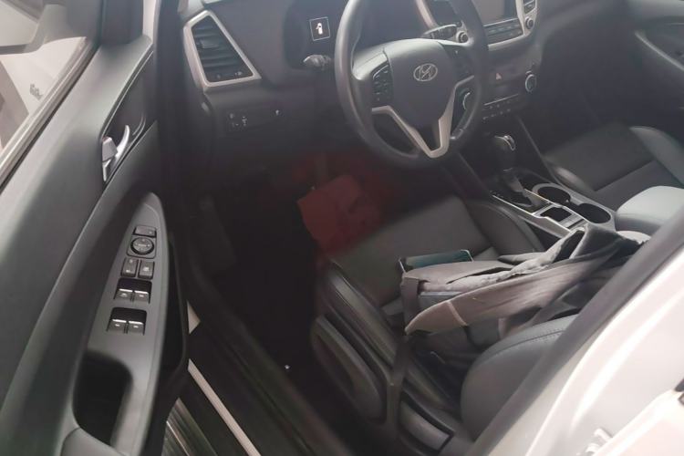 Used Hyundai Tucson 2015 1.6T Dual-Clutch Two-Wheel-Drive Smart Model Driver Seat