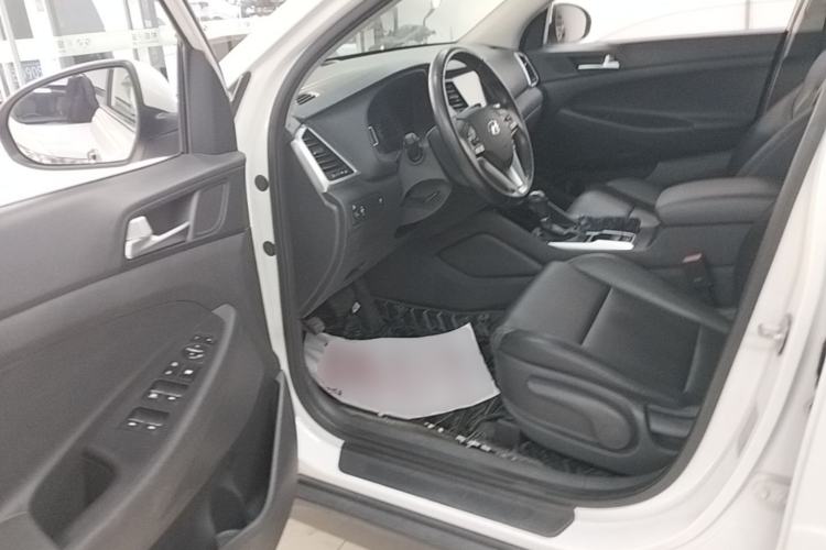 Used Hyundai Tucson 2015 1.6T Dual-Clutch Two-Wheel-Drive Smart Model Driver Seat