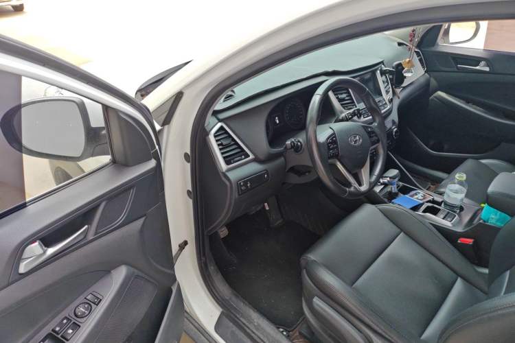Used Hyundai Tucson 2015 1.6T Dual-Clutch Two-Wheel-Drive Smart Model Driver Seat