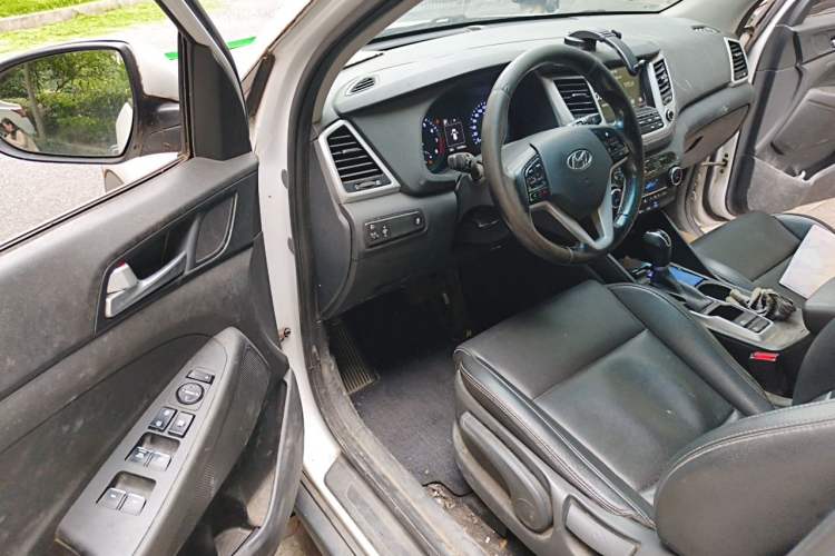 Used Hyundai Tucson 2015 1.6T Dual-Clutch Two-Wheel-Drive Smart Model Driver Seat