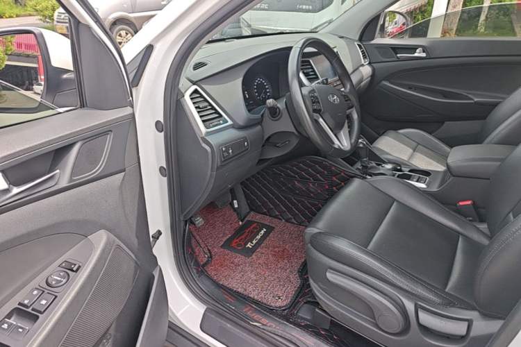 Used Hyundai Tucson 2015 1.6T Dual-Clutch Two-Wheel-Drive Smart Model Driver Seat