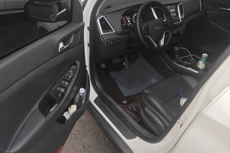 Used Hyundai Tucson 2015 1.6T Dual-Clutch Two-Wheel-Drive Smart Model Driver Seat