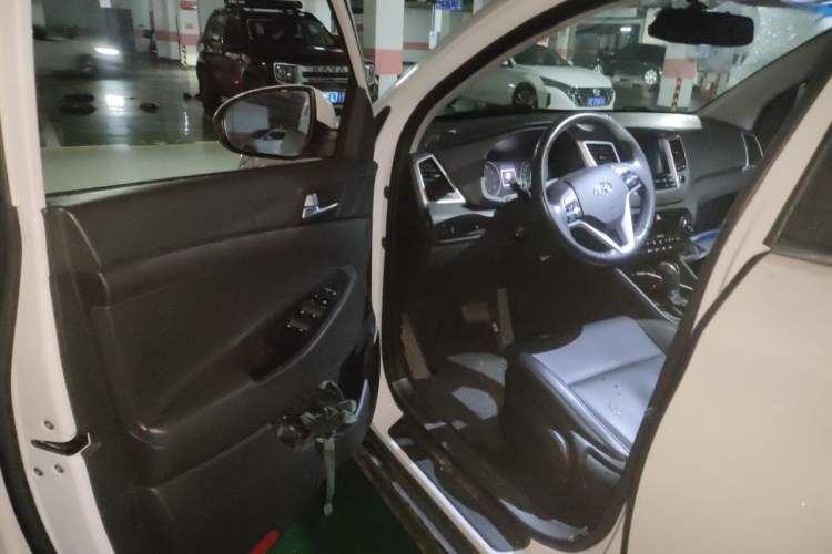 Used Hyundai Tucson 2015 1.6T Dual-Clutch Two-Wheel-Drive Smart Model Driver Seat