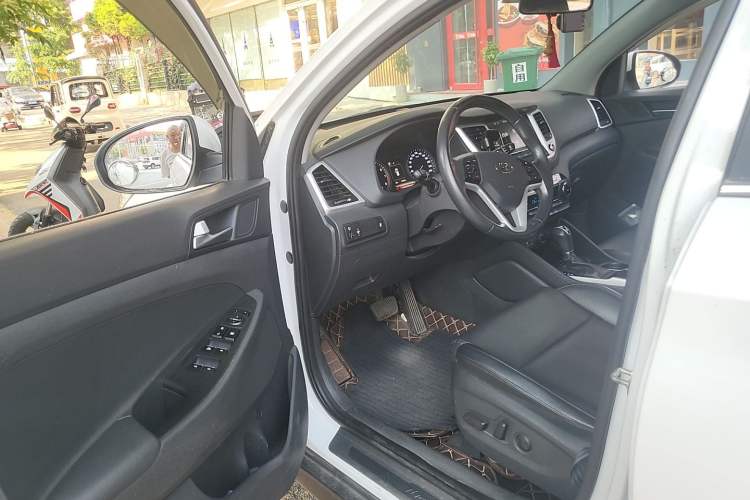 Used Hyundai Tucson 2015 1.6T Dual-Clutch Two-Wheel-Drive Smart Model Driver Seat