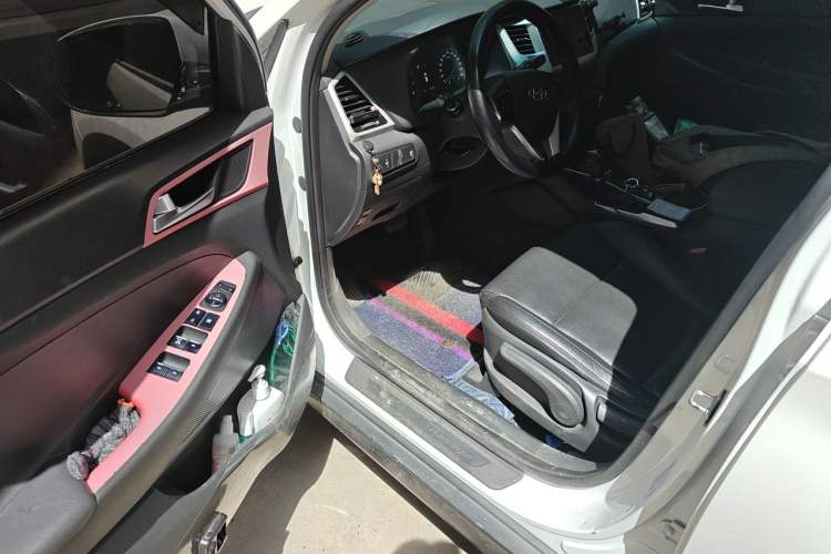 Used Hyundai Tucson 2015 1.6T Dual-Clutch Two-Wheel-Drive Smart Model Driver Seat