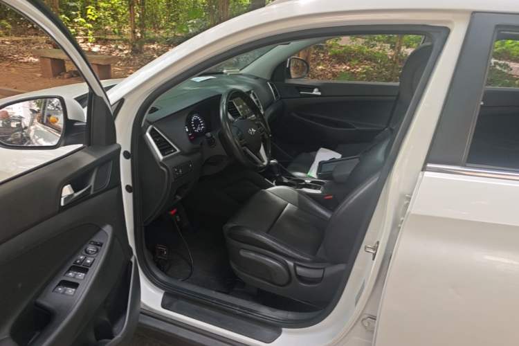 Used Hyundai Tucson 2015 1.6T Dual-Clutch Two-Wheel-Drive Smart Model Driver Seat