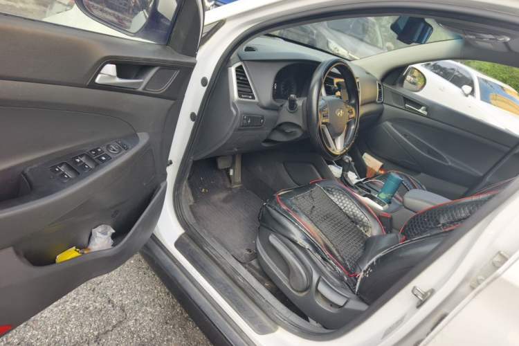 Used Hyundai Tucson 2015 1.6T Dual-Clutch Two-Wheel-Drive Smart Model Driver Seat