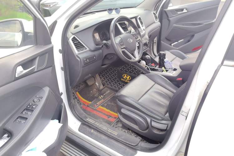 Used Hyundai Tucson 2015 1.6T Dual-Clutch Two-Wheel-Drive Smart Model Driver Seat