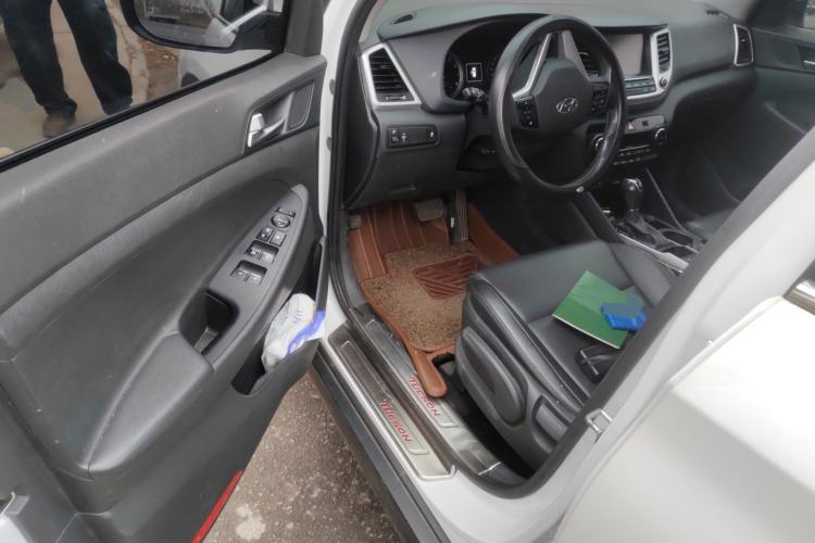 Used Hyundai Tucson 2015 1.6T Dual-Clutch Two-Wheel-Drive Smart Model Driver Seat