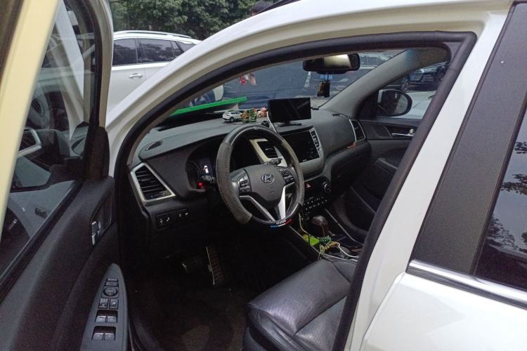 Used Hyundai Tucson 2015 1.6T Dual-Clutch Four-Wheel Drive Flagship Model Driver Seat