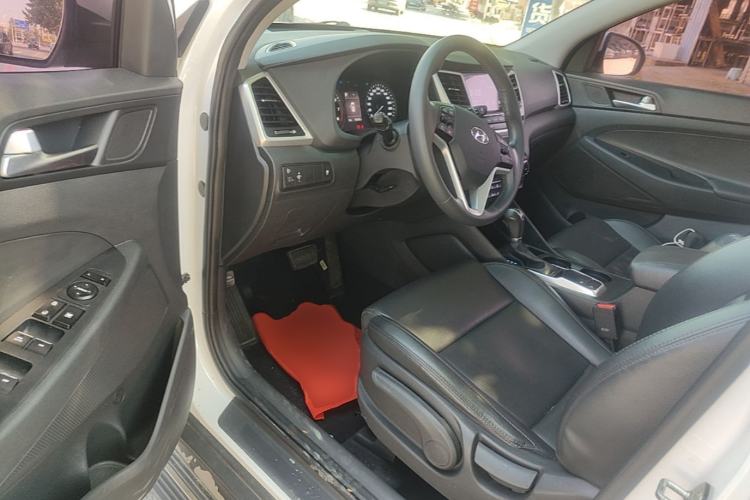 Used Hyundai Tucson 2015 1.6T Dual-Clutch Two-Wheel-Drive Smart Model Driver Seat