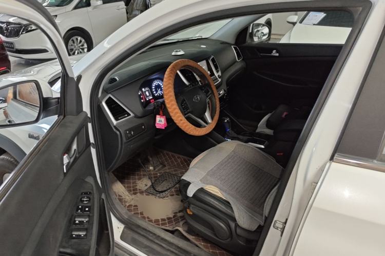 Used Hyundai Tucson 2015 1.6T Dual-Clutch Two-Wheel-Drive Smart Model Driver Seat