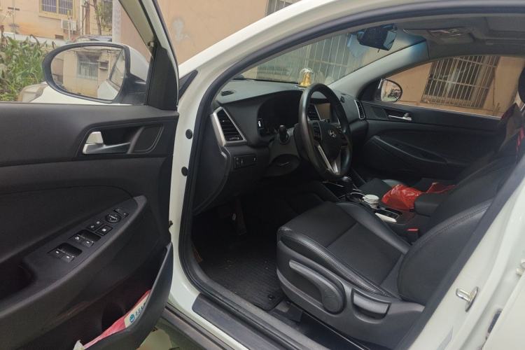 Used Hyundai Tucson 2015 1.6T Dual-Clutch Two-Wheel-Drive Smart Model Driver Seat