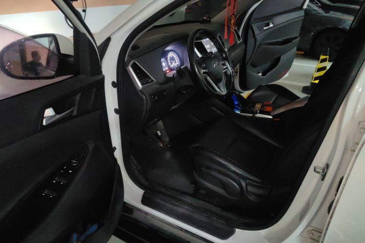 Used Hyundai Tucson 2015 1.6T Dual-Clutch Two-Wheel-Drive Smart Model Driver Seat