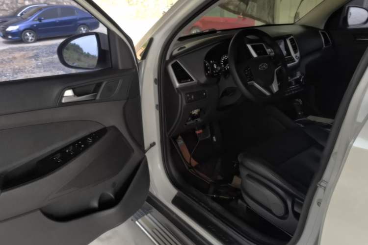 Used Hyundai Tucson 2015 1.6T Dual-Clutch Two-Wheel-Drive Smart Model Driver Seat
