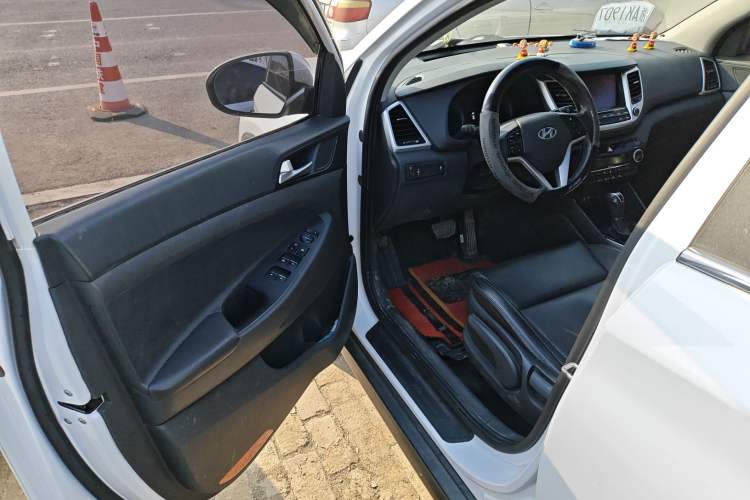 Used Hyundai Tucson 2015 1.6T Dual-Clutch Two-Wheel-Drive Smart Model Driver Seat