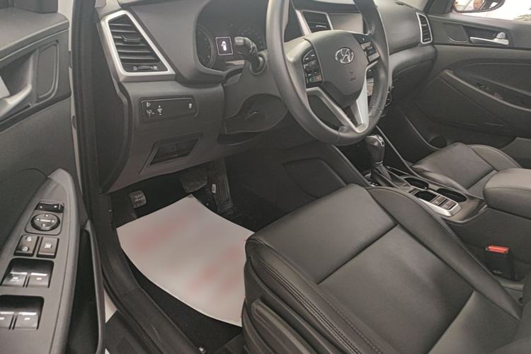 Used Hyundai Tucson 2015 1.6T Dual-Clutch Two-Wheel-Drive Smart Model Driver Seat