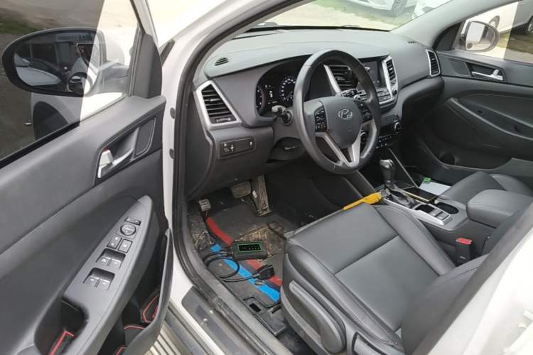 Used Hyundai Tucson 2015 1.6T Dual-Clutch Two-Wheel-Drive Smart Model Driver Seat