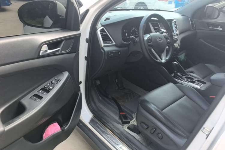 Used Hyundai Tucson 2015 1.6T Dual-Clutch Two-Wheel-Drive Smart Model Driver Seat