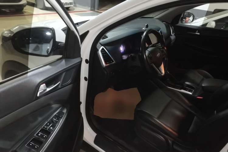 Used Hyundai Tucson 2015 1.6T Dual-Clutch Two-Wheel-Drive Smart Model Driver Seat