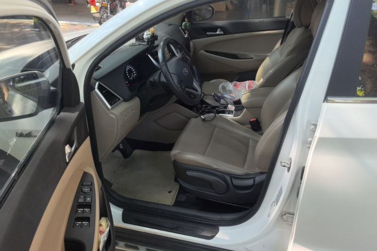 Used Hyundai Tucson 2015 1.6T Dual-Clutch Two-Wheel-Drive Smart Model Driver Seat