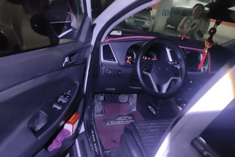Used Hyundai Tucson 2015 1.6T Dual-Clutch Two-Wheel-Drive Smart Model Driver Seat