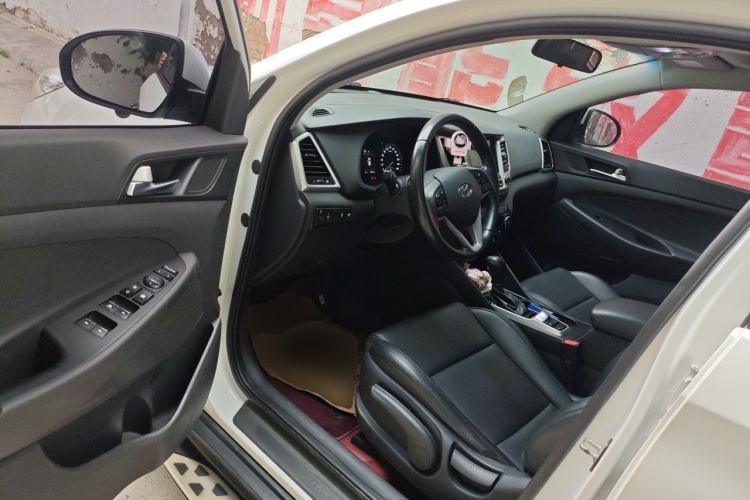 Used Hyundai Tucson 2015 1.6T Dual-Clutch Two-Wheel-Drive Leading Model Driver Seat