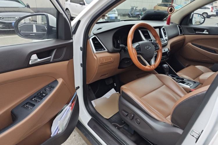 Used Hyundai Tucson 2015 1.6T Dual-Clutch Two-Wheel-Drive Smart Model Driver Seat