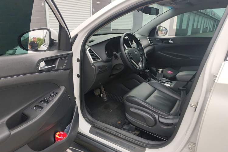 Used Hyundai Tucson 2015 1.6T Dual-Clutch Two-Wheel-Drive Smart Model Driver Seat