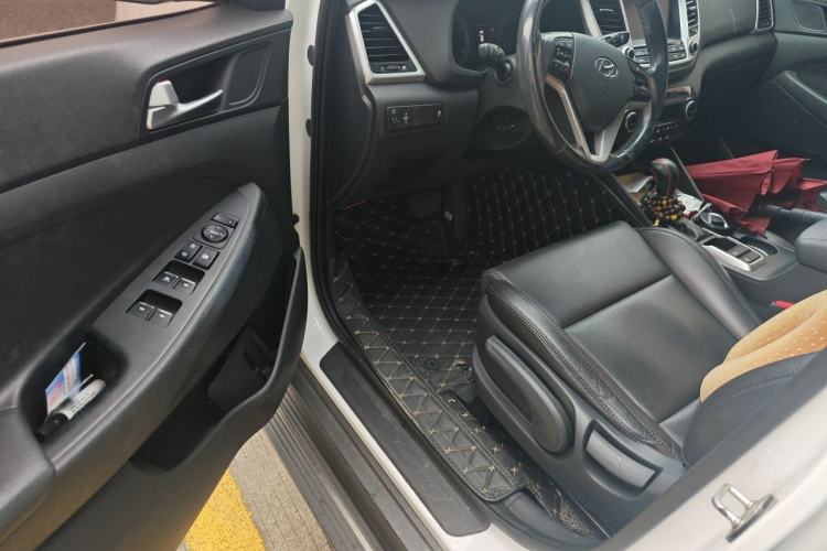 Used Hyundai Tucson 2015 1.6T Dual-Clutch Four-Wheel Drive Flagship Model Driver Seat