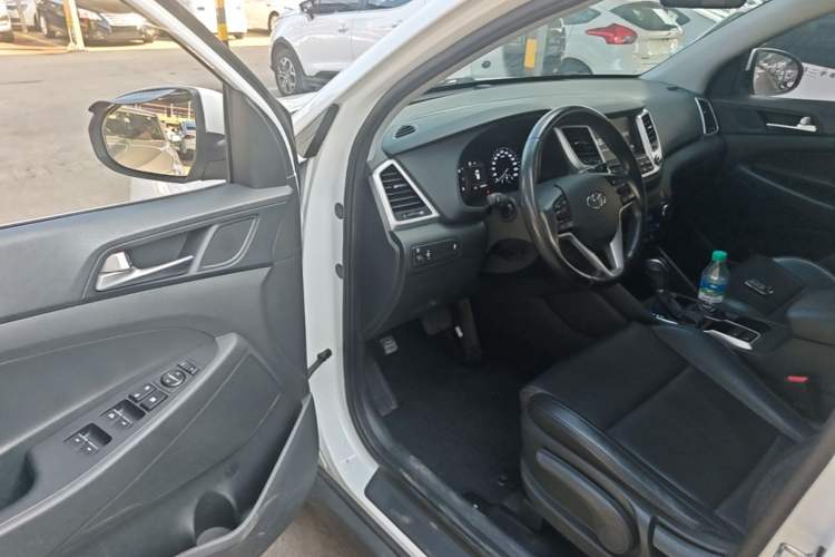 Used Hyundai Tucson 2015 1.6T Dual-Clutch Two-Wheel-Drive Smart Model Driver Seat