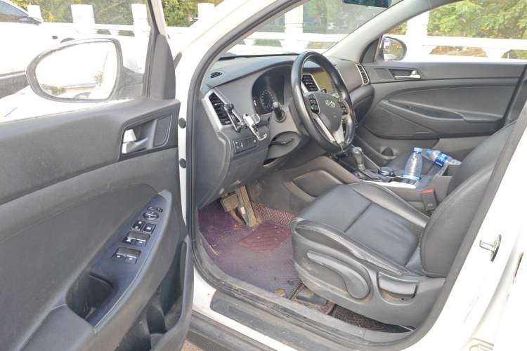 Used Hyundai Tucson 2015 1.6T Dual-Clutch Two-Wheel-Drive Smart Model Driver Seat