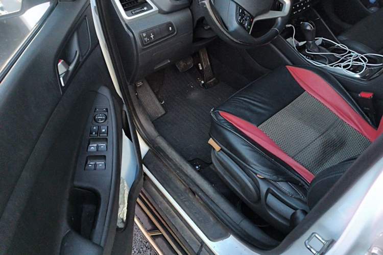 Used Hyundai Tucson 2015 1.6T Dual-Clutch Two-Wheel-Drive Smart Model Driver Seat