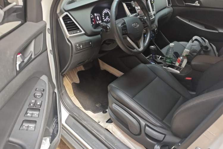 Used Hyundai Tucson 2015 1.6T Dual-Clutch Two-Wheel-Drive Smart Model Driver Seat