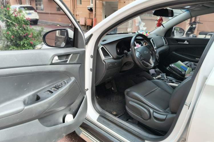 Used Hyundai Tucson 2015 1.6T Dual-Clutch Two-Wheel-Drive Smart Model Driver Seat
