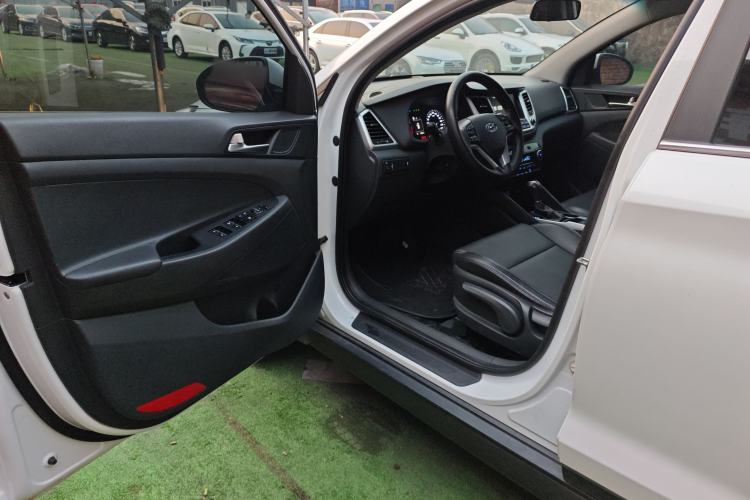Used Hyundai Tucson 2015 1.6T Dual-Clutch Two-Wheel-Drive Smart Model Driver Seat