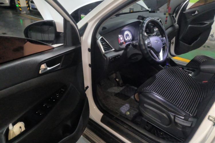 Used Hyundai Tucson 2015 1.6T Dual-Clutch Two-Wheel-Drive Leading Model Driver Seat