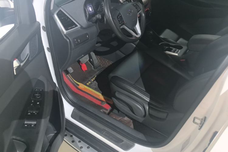 Used Hyundai Tucson 2015 1.6T Dual-Clutch Two-Wheel-Drive Smart Model Driver Seat