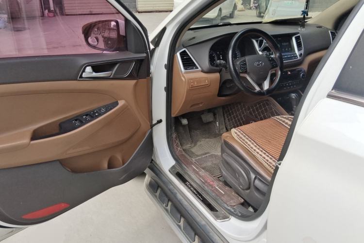 Used Hyundai Tucson 2015 1.6T Dual-Clutch Two-Wheel-Drive Smart Model Driver Seat