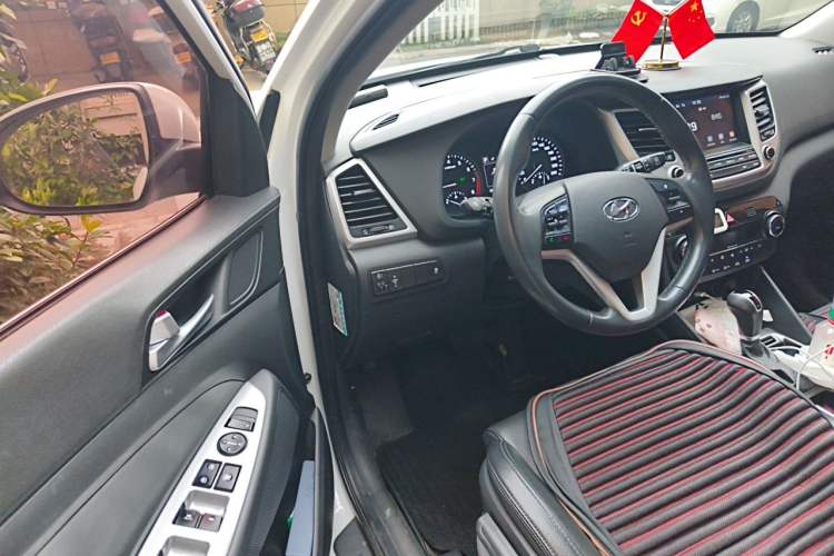Used Hyundai Tucson 2015 1.6T Dual-Clutch Two-Wheel-Drive Smart Model Driver Seat
