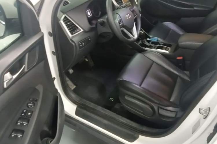 Used Hyundai Tucson 2015 1.6T Dual-Clutch Two-Wheel-Drive Smart Model Driver Seat