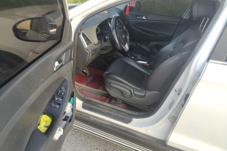 Used Hyundai Tucson 2015 1.6T Dual-Clutch Two-Wheel-Drive Smart Model Driver Seat