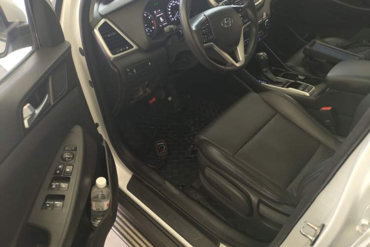 Used Hyundai Tucson 2015 1.6T Dual-Clutch Two-Wheel-Drive Smart Model Driver Seat