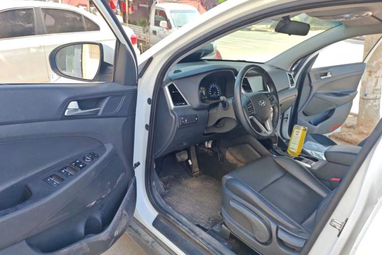 Used Hyundai Tucson 2015 1.6T Dual-Clutch Two-Wheel-Drive Smart Model Driver Seat