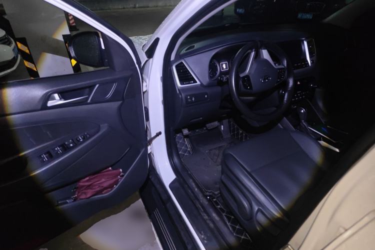 Used Hyundai Tucson 2015 1.6T Dual-Clutch Two-Wheel-Drive Smart Model Driver Seat