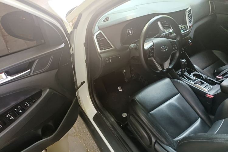 Used Hyundai Tucson 2015 1.6T Dual-Clutch Two-Wheel-Drive Smart Model Driver Seat