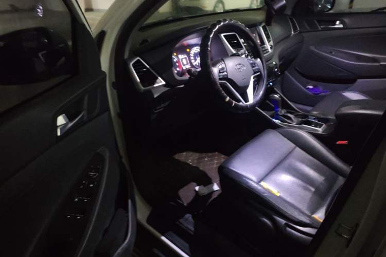 Used Hyundai Tucson 2015 1.6T Dual-Clutch Two-Wheel-Drive Smart Model Driver Seat
