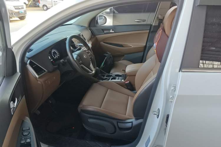 Used Hyundai Tucson 2015 1.6T Dual-Clutch Two-Wheel-Drive Smart Model Driver Seat